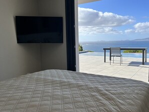 4 bedrooms, in-room safe, iron/ironing board, free WiFi