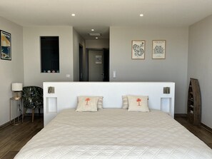 4 bedrooms, in-room safe, iron/ironing board, free WiFi