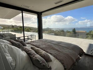 4 室のベッドルーム、WiFi (無料)