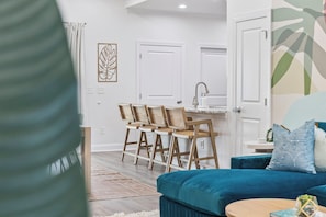 Smart TV, books - Private Heated Saltwater Pool- Golf Cart- New Home-Walk to the Beach- Beach Gear (North Myrtle Beach)