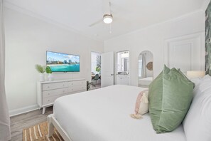 4 habitaciones, tabla de planchar con plancha y cuna de viaje 