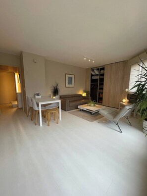 Interior - 2 rooms old lille, superb terrace, parking (Lille)