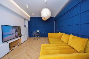 Apartment, 1 Bedroom, Smoking, Balcony | Living room