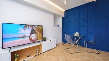 Apartment, 1 Bedroom, Smoking, Balcony | Living room