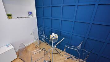 Apartment, 1 Bedroom, Smoking, Balcony | Living room