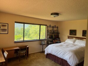 3 soverom, strykejern/-brett og sengetøy