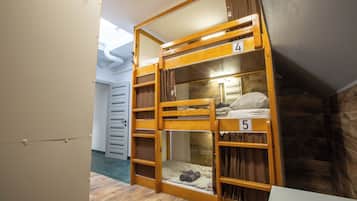Twin Bunk Bed Room - 3 Beds | Soundproofing, free WiFi