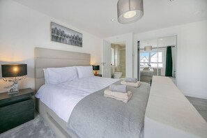 Desk, iron/ironing board, travel cot, WiFi