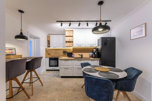 Five Stars Apartment