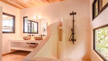 Luxury Villa, Balcony, Ocean View (Ron Ron) | Bathroom