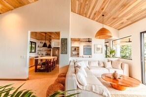 Villa de lujo, balcón, vistas al mar (Ron Ron) | Zona de estar