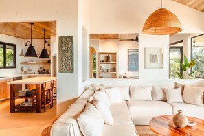 Luxury Villa, Balcony, Ocean View (Ron Ron) | Living area
