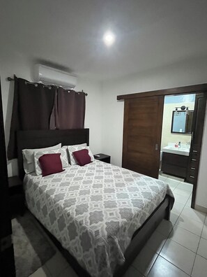 2 chambres, fer et planche à repasser, Wi-Fi, draps fournis