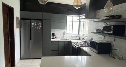 Cozy 2-bedroom house in charming Ticuantepe with WiFi, AC