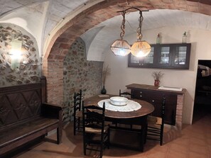 Apartment, 3 Bedrooms, City View | Dining room