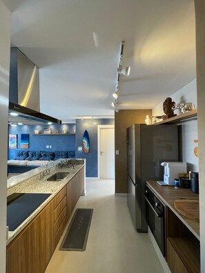 Micro-ondas, fogão, cooktop