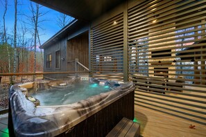 Outdoor spa tub