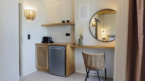 Unclassified image, 4 of 44, button - Aesthete Suites (NAXOS)
