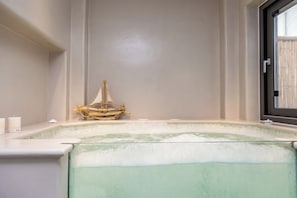 Double Room with Jacuzzi | Innenbereich