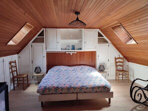 1 bedroom, iron/ironing board, WiFi, bed sheets