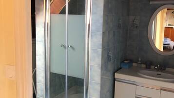 Shower, hair dryer, towels, toilet paper