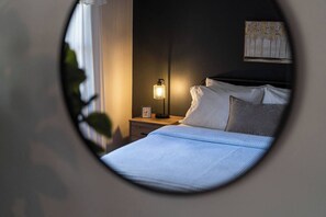7 bedrooms, WiFi, bed sheets