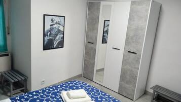 1 soverom, strykejern/-brett, reiseseng for barn og internettilgang