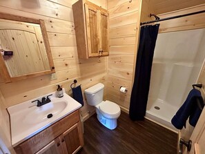 Handtücher, Seife, Shampoo, Toilettenpapier