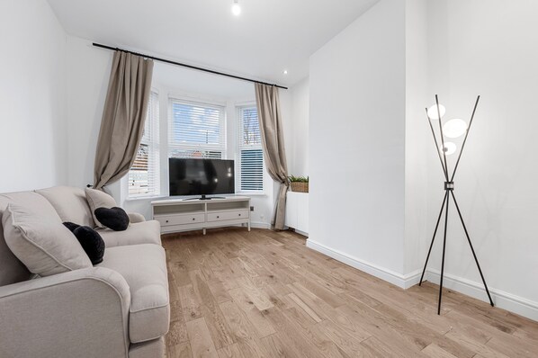 Living area - Blissful Breacks Old Trafford (Stretford)