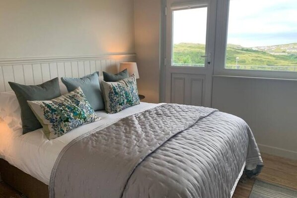 4 bedrooms, WiFi, bed sheets