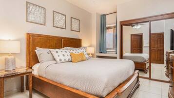 Kondominium, 1 Tempat Tidur King dengan tempat tidur Sofa, balkon (Sonoran Sun SW 512) | 1 kamar tidur dan didekorasi berbeda-beda