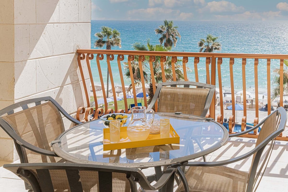 Apartamento, 1 cama de matrimonio grande con sofá cama, balcón, vistas al mar (Sonoran Sun SE 412) | Restaurante al aire libre