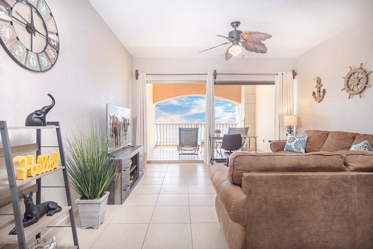 Condo, 1 très grand lit et 1 canapé-lit, balcon, vue sur l’océan (Sonoran Sun SW 512) | Aire de séjour