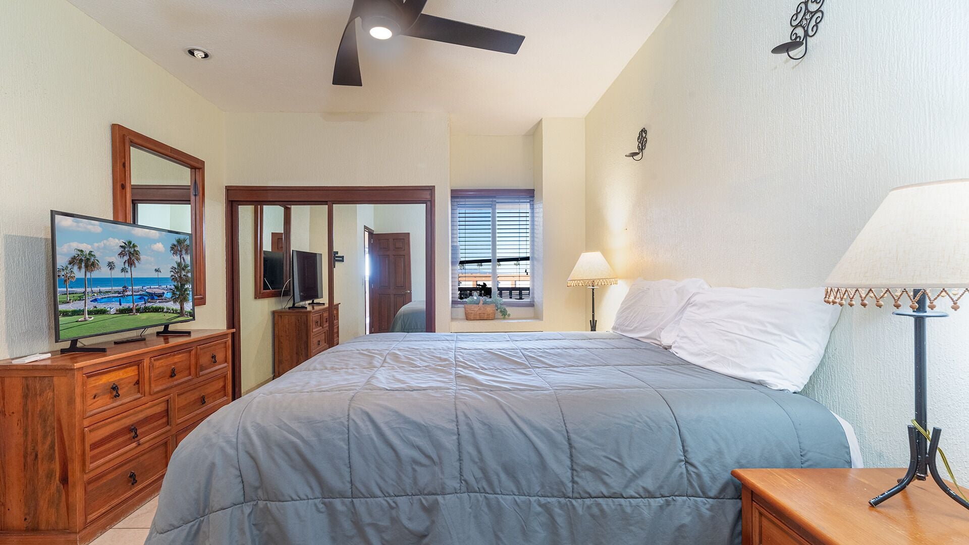 1 chambre, décoration personnalisée, ameublement personnalisé