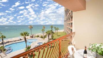 Condo, 1 cama King size, balcón, vista al océano (Sonoran Sun SW 411) | Restaurante al aire libre