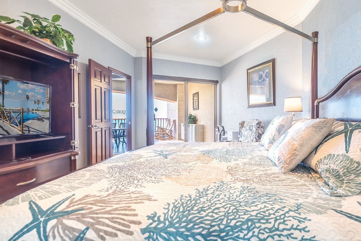 2 bedrooms, individually decorated, individually furnished, bed sheets