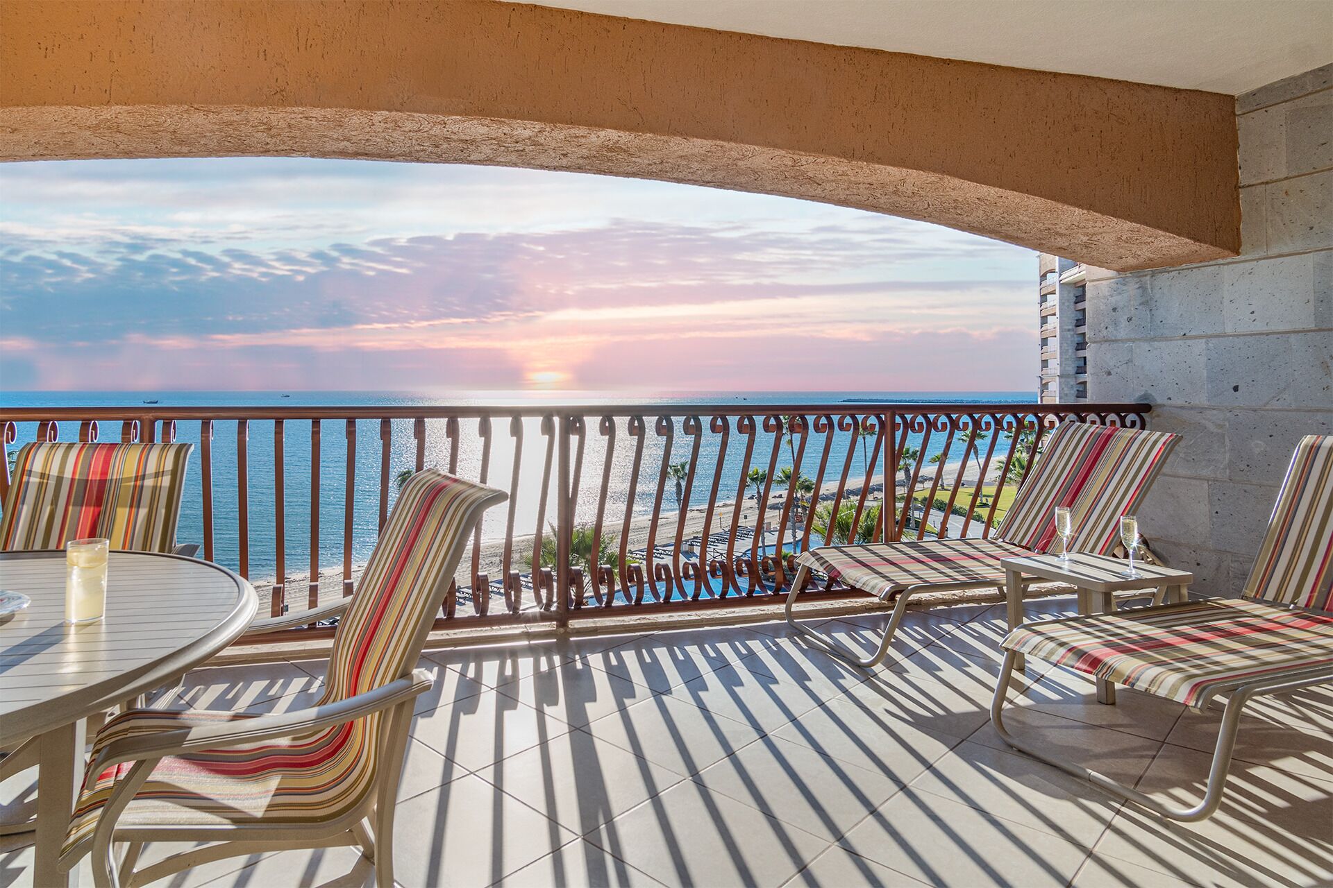 公寓式客房, 多张床, 阳台, 海洋景观 (Sonoran Sun SE 508) | 室外用餐