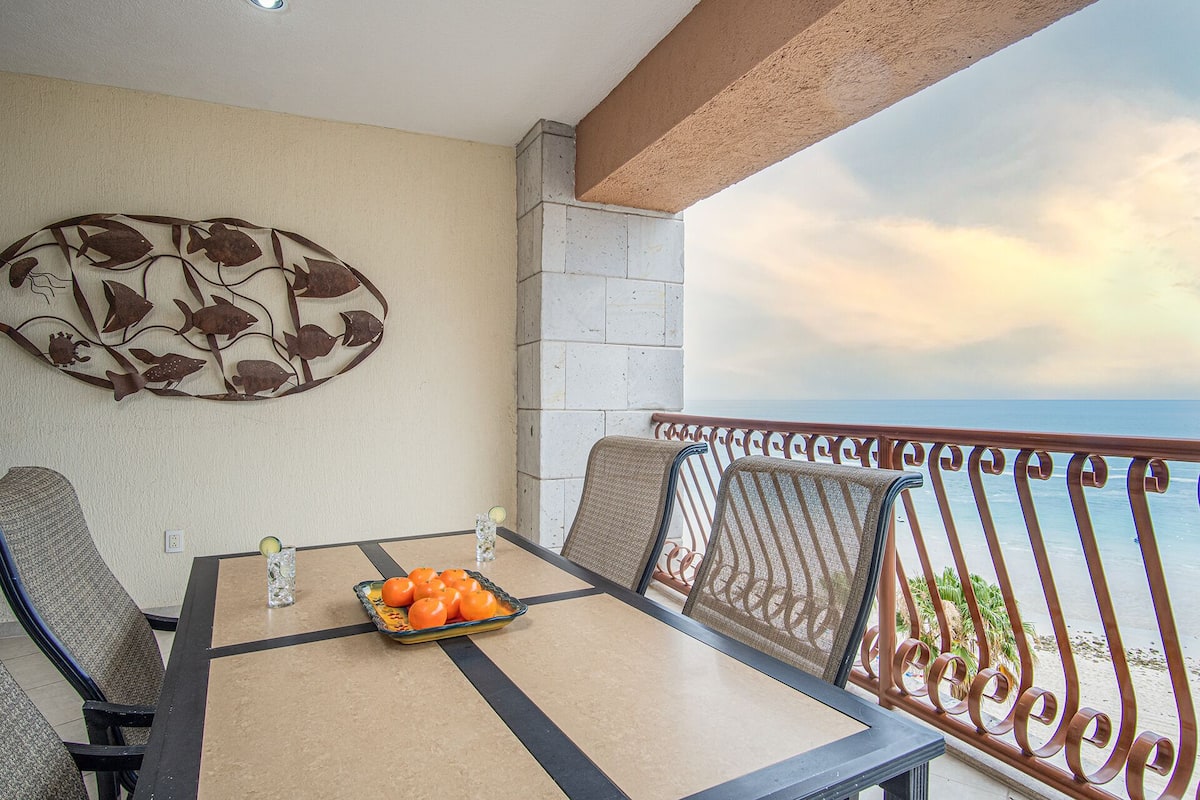 Condo, varias camas, balcón, vista al océano (Sonoran Sun SE 604) | Restaurante al aire libre