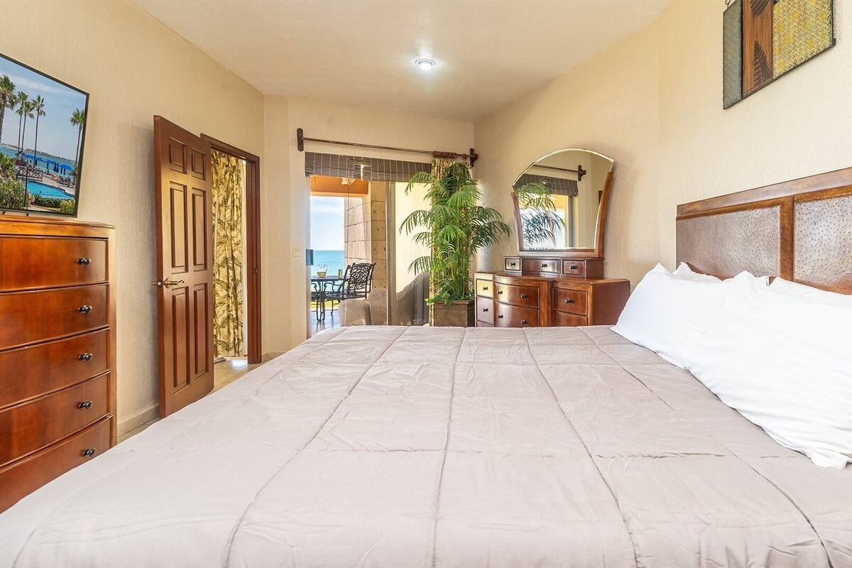 2 bedrooms, individually decorated, individually furnished, bed sheets