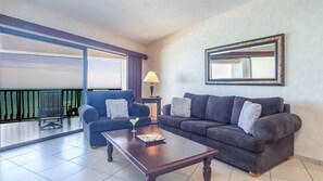 Appart'hôtel, plusieurs lits, balcon, vue océan (Sonoran Sun SE 605) | Coin séjour