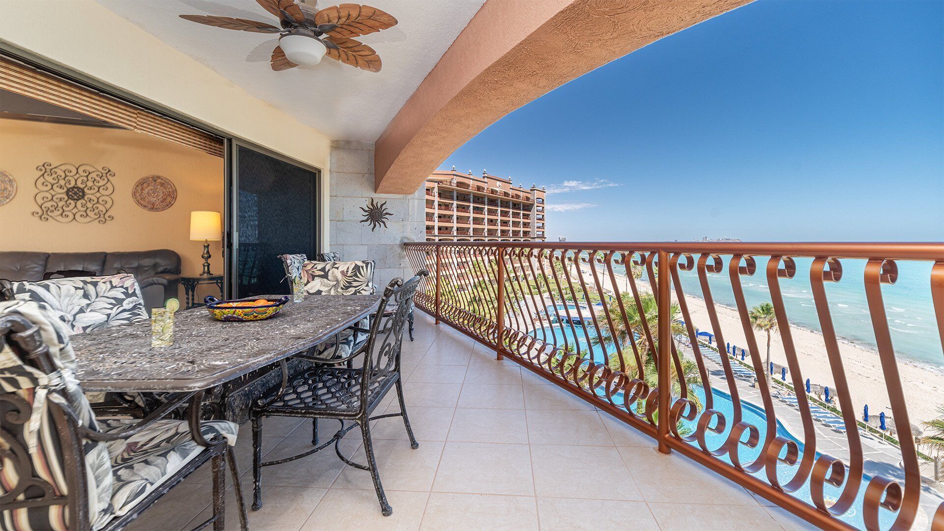 Condo, varias camas, balcón, vista al océano (Sonoran Sun SW 504) | Restaurante al aire libre