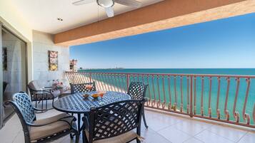 Appartamento, letti multipli, balcone, vista oceano (Sonoran Sun SW 804) | Ristorazione all'aperto