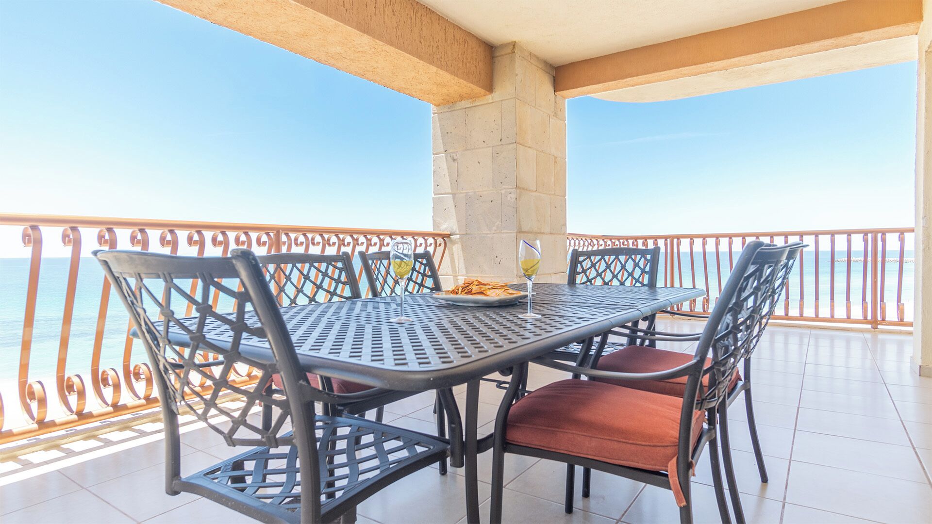 Condo, varias camas, balcón, vista al océano (Sonoran Sun SW 601) | Restaurante al aire libre