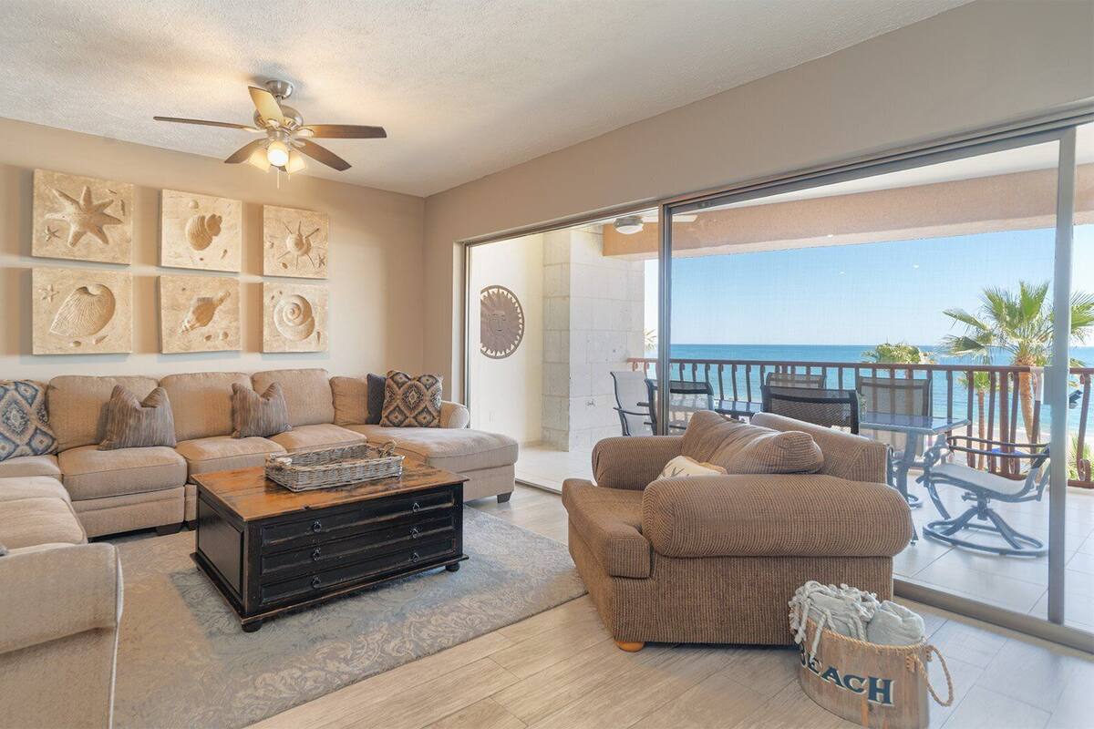 Condo, varias camas, balcón, vista al océano (Sonoran Sun SW 309) | Área de sala de estar | Estación para reproductor de MP3