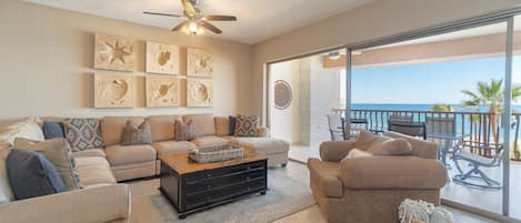 Condo, varias camas, balcón, vista al océano (Sonoran Sun SW 309) | Área de sala de estar | Estación para reproductor de MP3