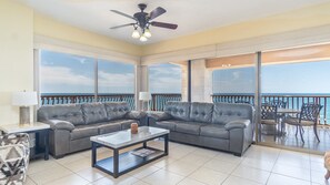 Apartment, Mehrere Betten, Balkon, Meerblick (Sonoran Sun SE 701) | Wohnbereich | MP3-Dockingstation