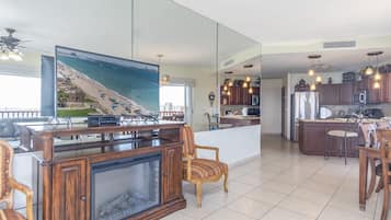 Condo, Multiple Beds, Balcony, Ocean View (Sonoran Sun SE 701) | Interior