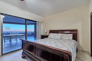 Διαμέρισμα (Condo), Περισσότερα από 1 Κρεβάτια, Μπαλκόνι, Θέα στη Θάλασσα (Sonoran Sun SE 908) | 6 υπνοδωμάτια, μοναδική διακόσμηση, μοναδική επίπλωση, κλινοσκεπάσματα 
