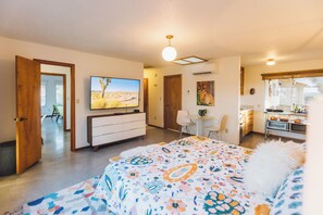 1 bedroom, desk, iron/ironing board, free WiFi