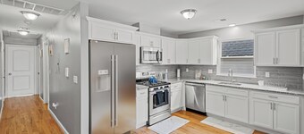Faith's Charming 3-bedroom 2 Bathroom with WiFi in welcoming Newark